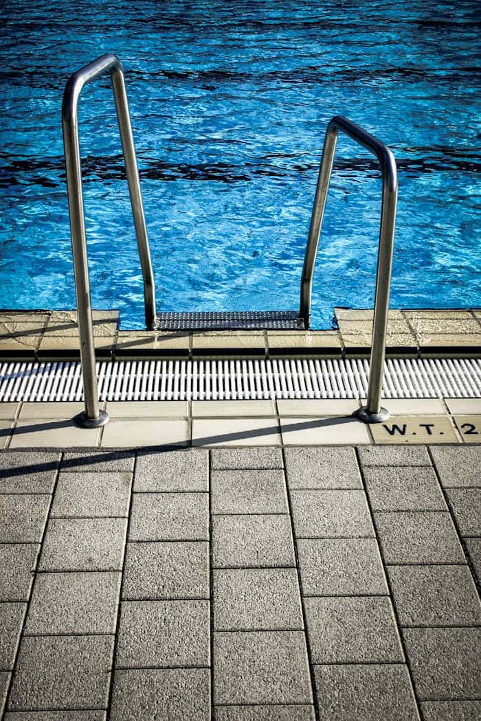 escalera de piscina
